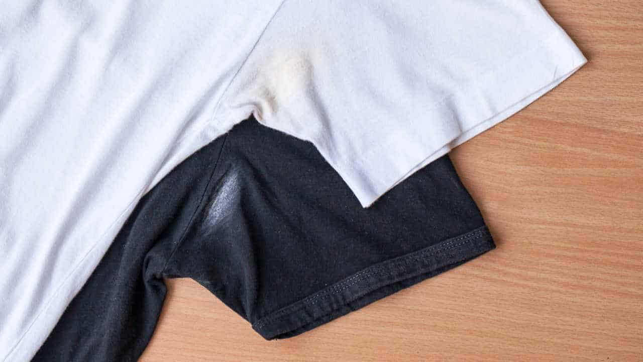 Zweetplekken uit je kleding halen