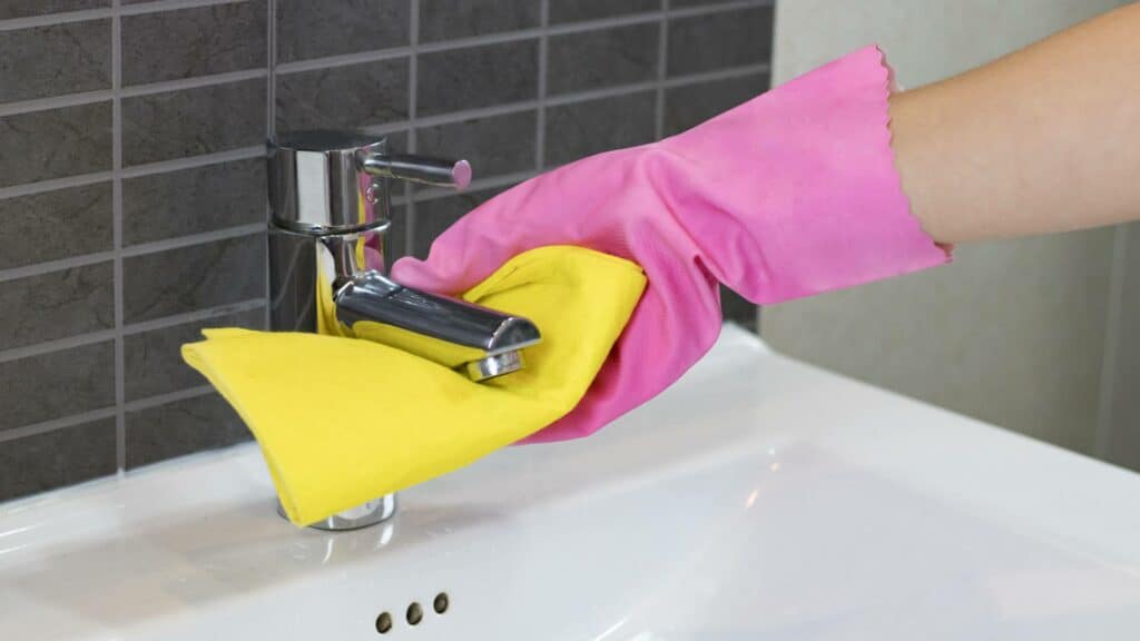 Badkamermeubel schoonmaken
